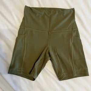 Lululemon align 6 inch shorts with pockets
